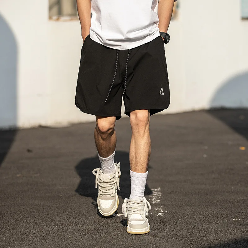 Han Lu Men's Loose And Casual Shorts With A Curved Slit Design At The Hem Functional American Embroidery Sports Cropped Pants