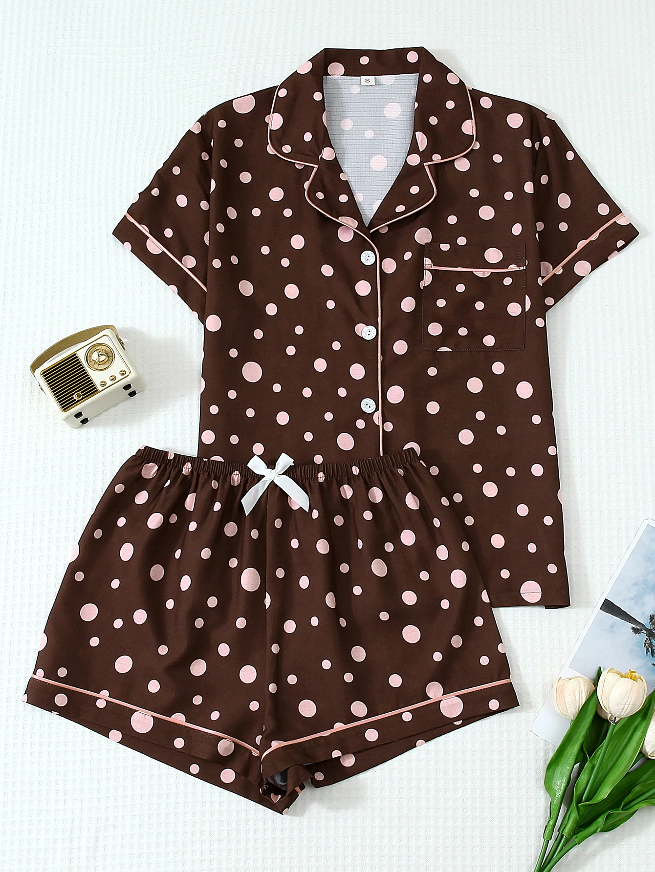 Two-Piece Comfortable Set with Brown Base and Pink Polka Dot Print, Featuring a Button-Down Short-Sleeve Top with Pockets and Bow Shorts, Suitable for Spring and Summer Women's Sleepwear and Loungewear for Home Use