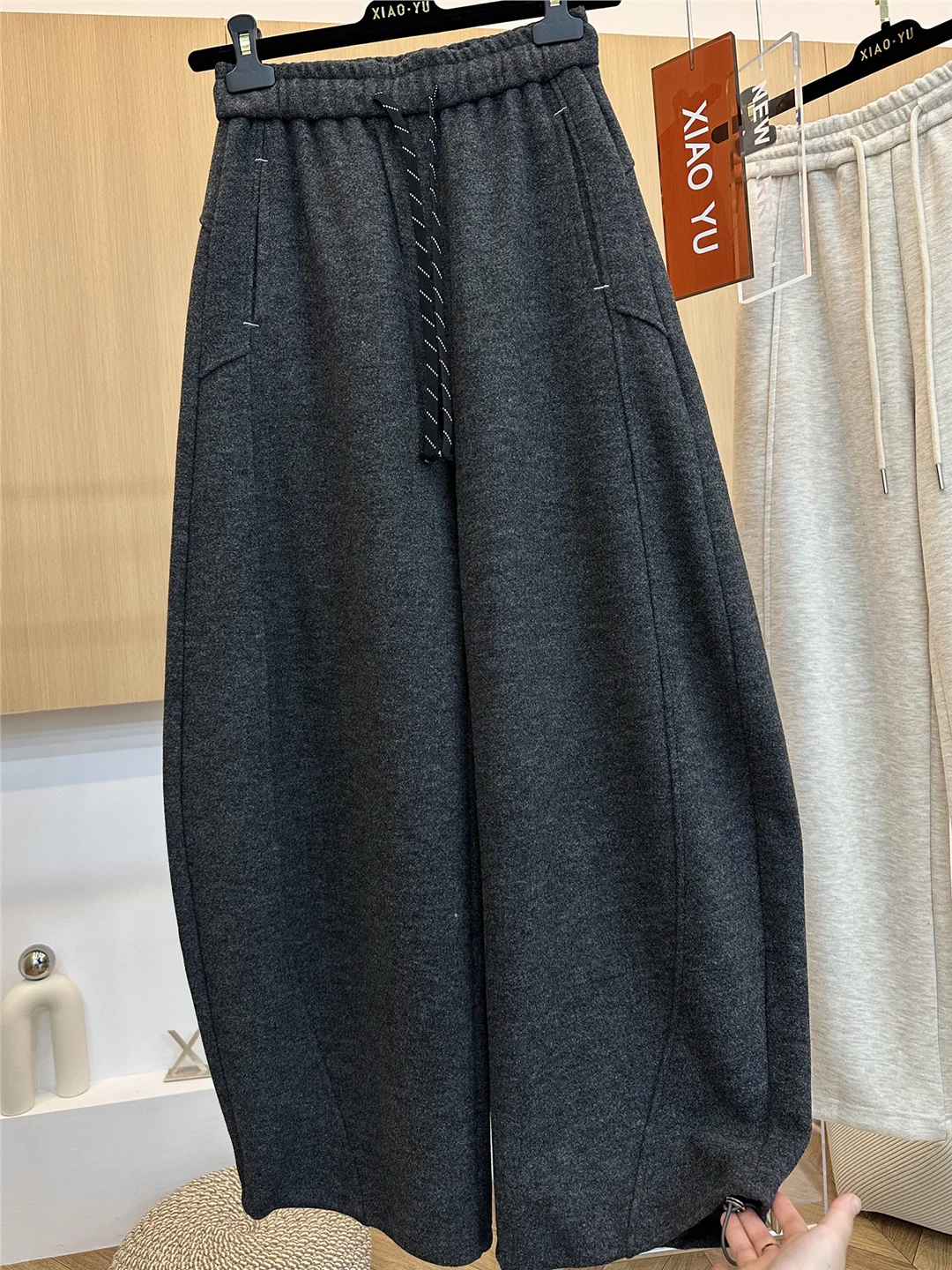 

Зимние шерстяные брюки с тремя глазами, большие размеры, женские микро-толстые мм, грушевидные свободные брюки с ленивым ножом, повседневные брюки из искусственного материала