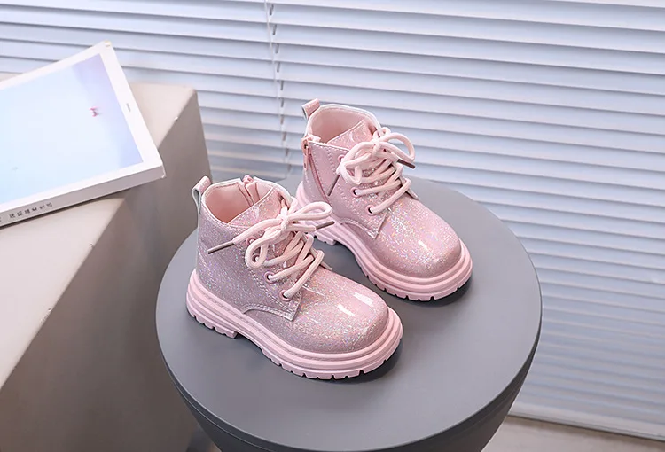 2026 Neue Winter-Kurzstiefel für Mädchen, Kinderstiefel im britischen Stil, weiche Sohle, leichte Stiefel, knöchelhoch, Unisex-Jungenstiefel, Größe 21-30 – Detail 17