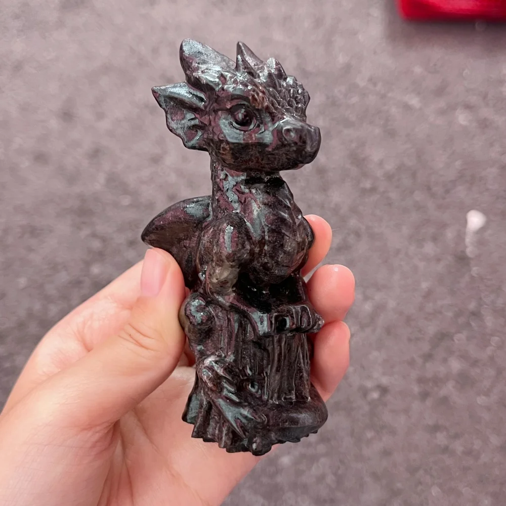 1PCS Natural Quartz with Garnet Cartoon Dragon Carving Polished Reiki Healing Energy Stone for Feng Shui Room Decor And Gift