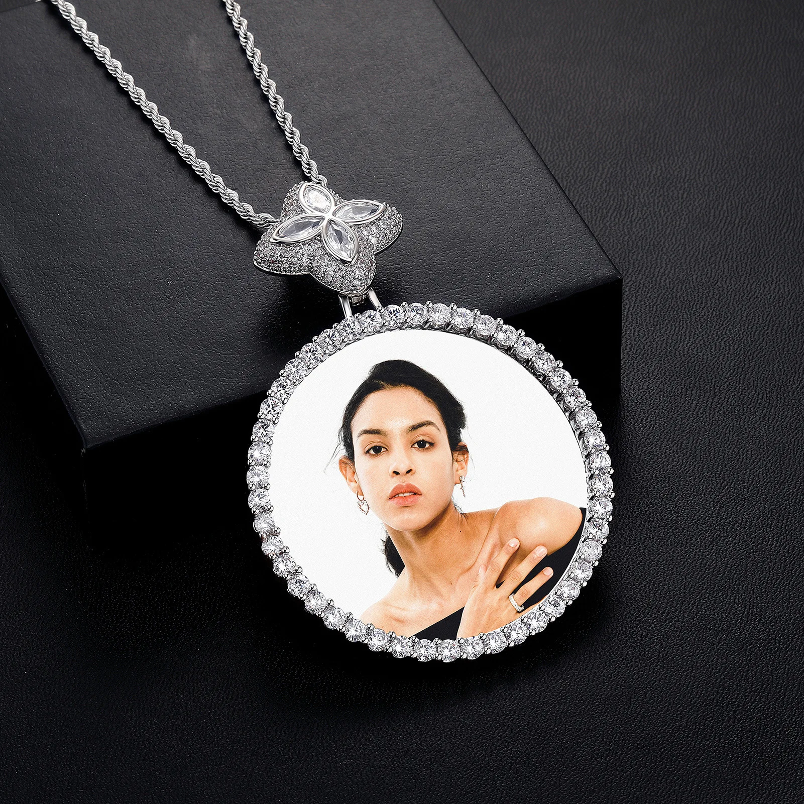 Custom Round Four‑Leaf  Bail Photo Pendant DIY Memory Picture Frame Necklace Hip Hop Personalized Jewelry Men Women Wholesale