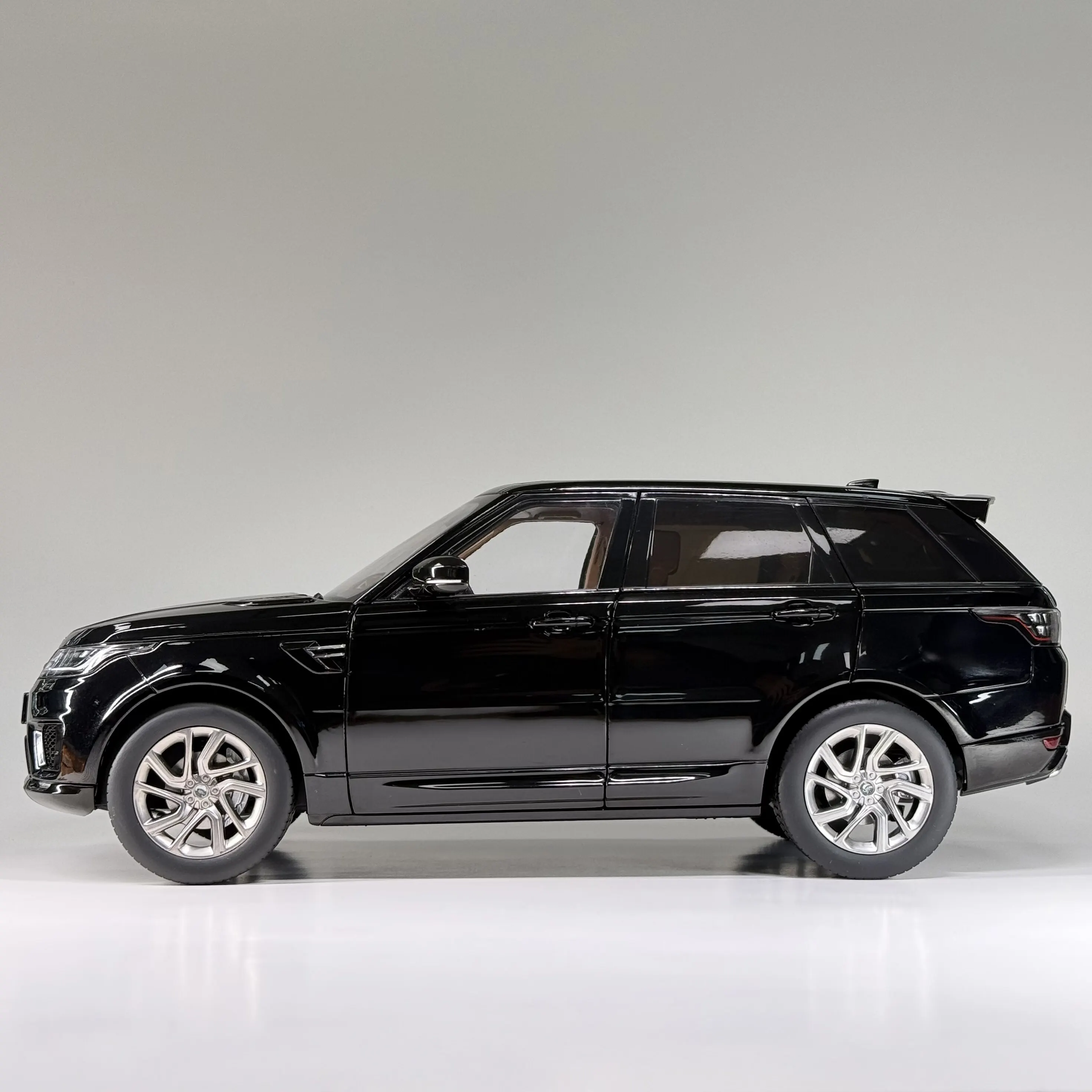 Diecast 1:18 Scale 2018 Land Rover Range Rover Sport Alloy Car Model