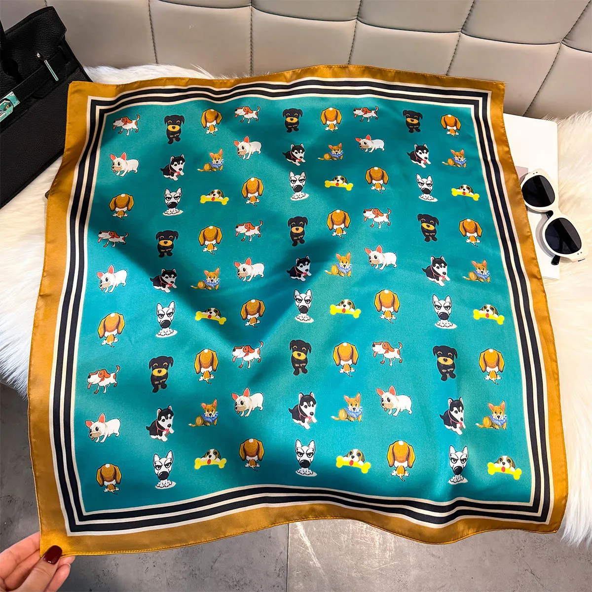 Seidenschal mit Cartoon-Hundemuster für Damen, Weicher Hijab für Alle Jahreszeiten, Modisches Halstuch, Damen-Foulard, Bandana