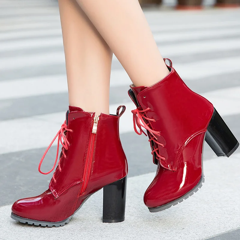 لامعة براءات الاختراع والجلود أحذية الكاحل للنساء ، سميكة أفخم بطانة الداخلية ، سوبر عالية كعب سميك ، الدافئة ورخيصة الكاحل التمهيد ، حجم كبير