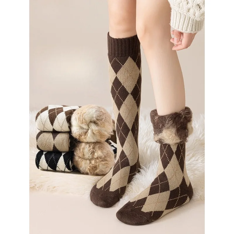 

A Pair of Calf Socks for Women Autumn and Winter with Thick and Retro Diamond Grid Plush Socks