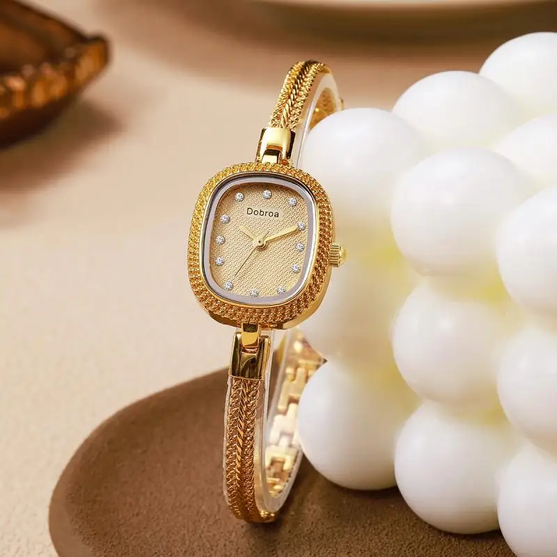 Chain women's watch niche, light luxury, exquisite and compact bracelet style square mini women's watch 2024 new watch