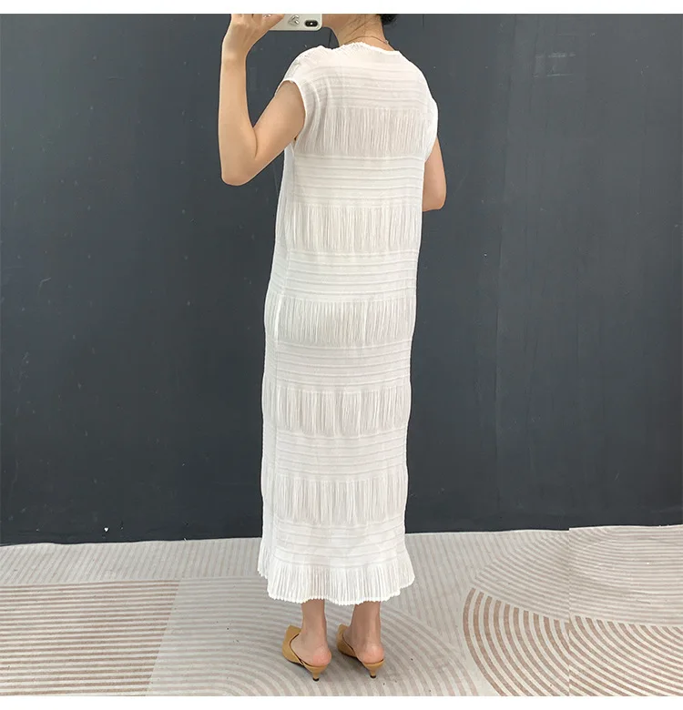 Miyake Plissee-Kleid Elegantes Weißes Mehrlagiges Sommer-Damen-Freizeitkleid Langes Maxikleid Strukturiertes Schmal Geschnittenes Schickes Alltagskleid – Detail 22