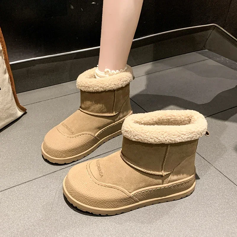 Stivaletti invernali da donna New Keep Warm Plus stivali da neve piatti in pelle scamosciata di pelliccia di velluto per le donne scarpe Casual in