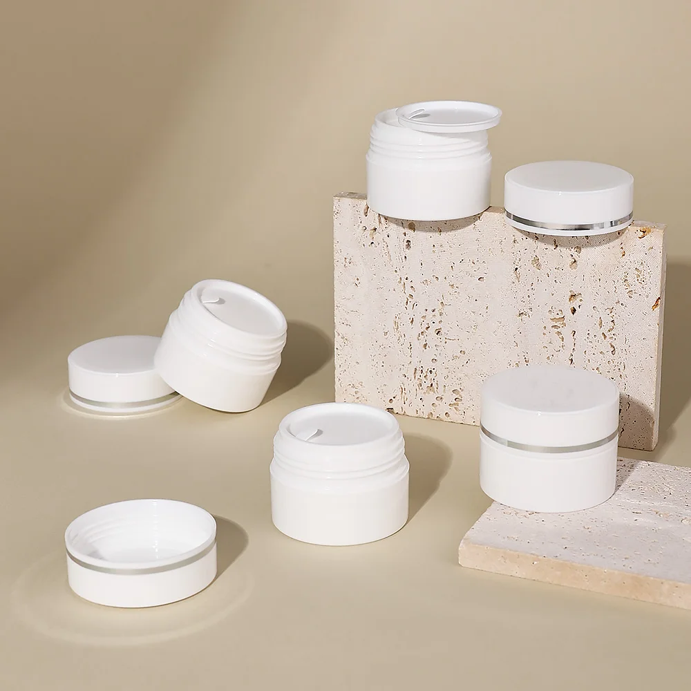 Pots en plastique cylindriques blancs 30g, 10 pièces, avec bords argentés, conteneurs vides pour crèmes, lotions et gels pour les yeux, parfaits pour les voyages quotidiens