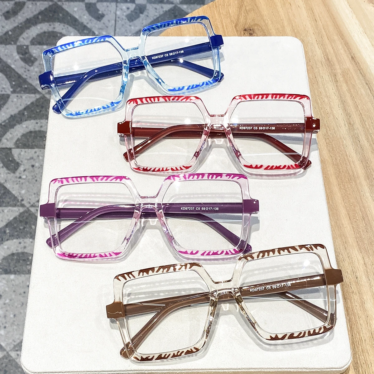 4 Pairs of Women's Stylish Printed Square Non-Prescription Glasses, Trendy and Eye-Catching, Make the Face Look Smaller, Fashionable and Versatile, Suitable for Fashionistas, Street Photography, Store Visits, Casual Outings, and Parties