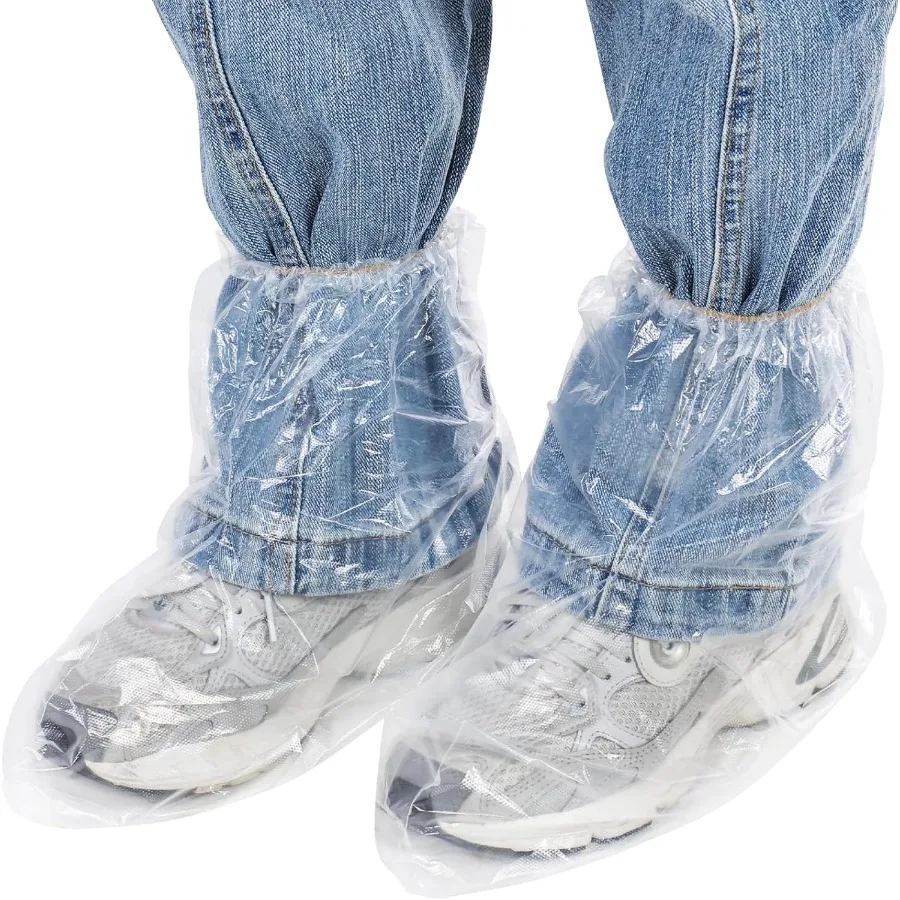 

50 шт. 25 пар одноразовых водонепроницаемых бахил для использования в помещении и на открытом воздухе. Подходит для большинства размеров обуви. Идеально подходит для защиты дома.