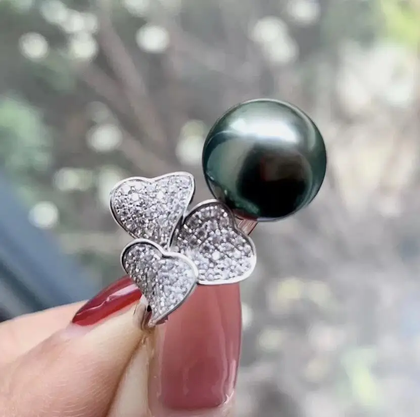 

Потрясающее кольцо с таитянским круглым черным зеленым жемчугом диаметром 10–11 мм, 925-х годов.