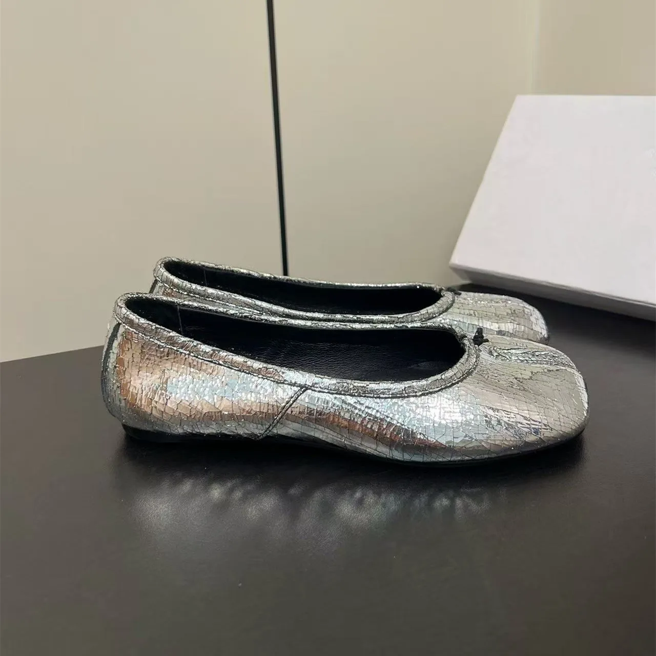 Zapatos Planos de Ballet Profesionales de Cuero Genuino para Mujer con Diseño de Patrón Plateado y Puntera Dividida Tipo Tabi