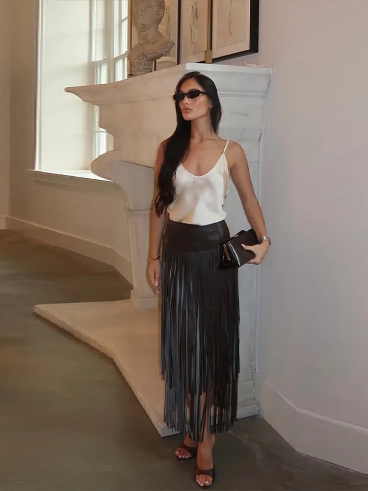 กระโปรงหนังยาวประดับพู่เซ็กซี่สำหรับผู้หญิง ทรงเอวสูง กระชับสะโพก ชุดราตรีแฟชั่น 2026 สไตล์สตรีทสำหรับฤดูใบไม้ผลิ