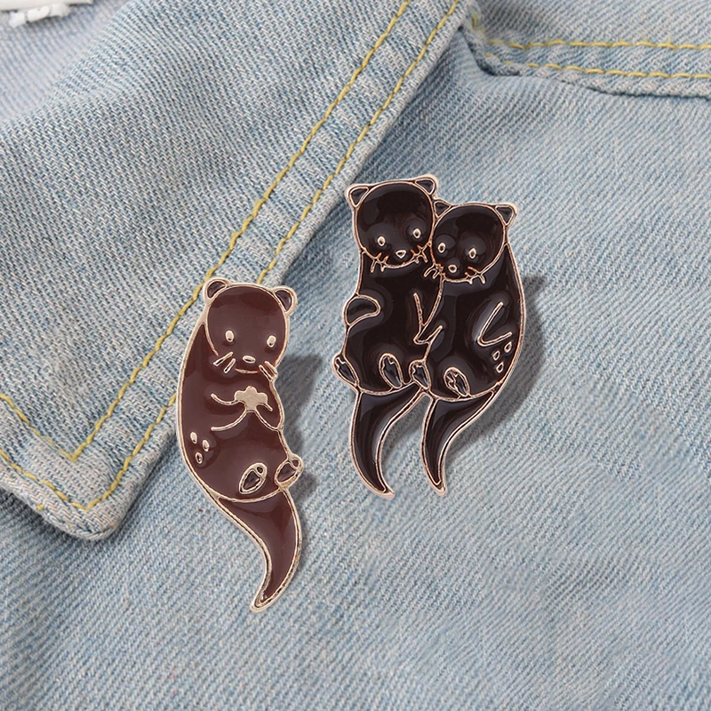 Hugging Ice Block Brooch Pin Cartoon Otters Holding Hands Badge Fashion Enamel Lapel Pins Jewelry Gift for Kids Lovely Sea Otter