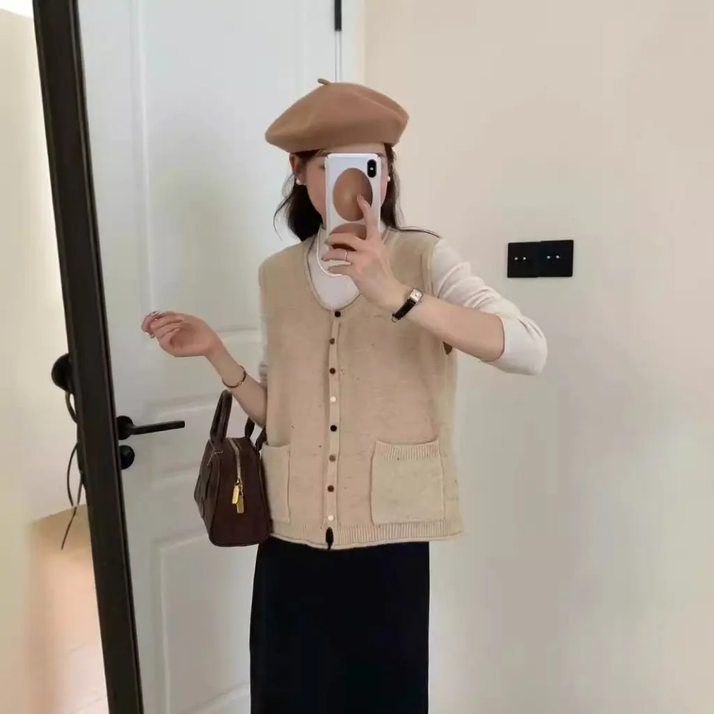

Women's round Neck Knitted Top Colorful Point Yarn Single-breasted Pocket Vest Loose Fresh Style Stacked Design