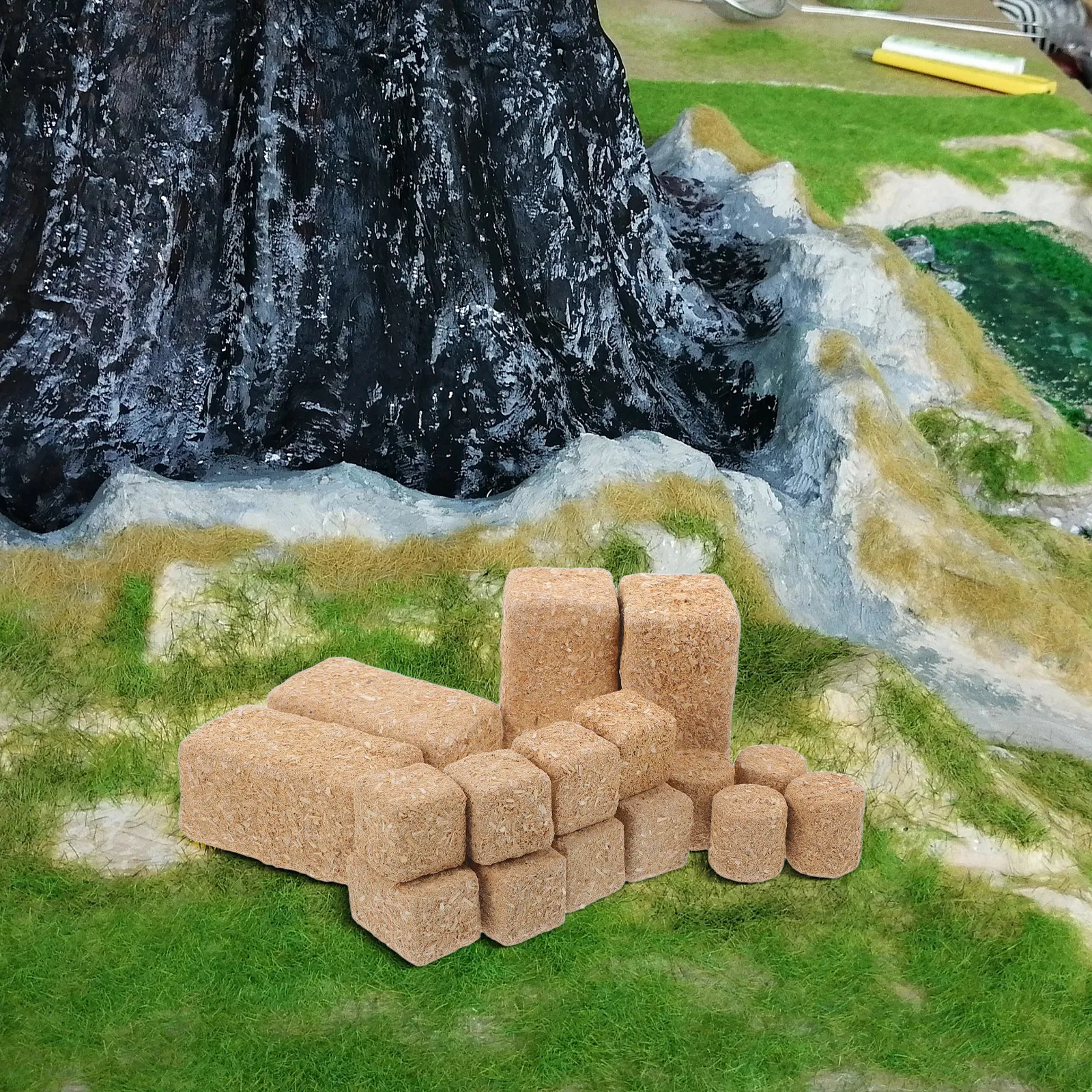 

4 набора миниатюрных имитаций тюков сена для поделок, реалистичные детализированные декоративные стопки сена для проектов DIY, тематика деревни