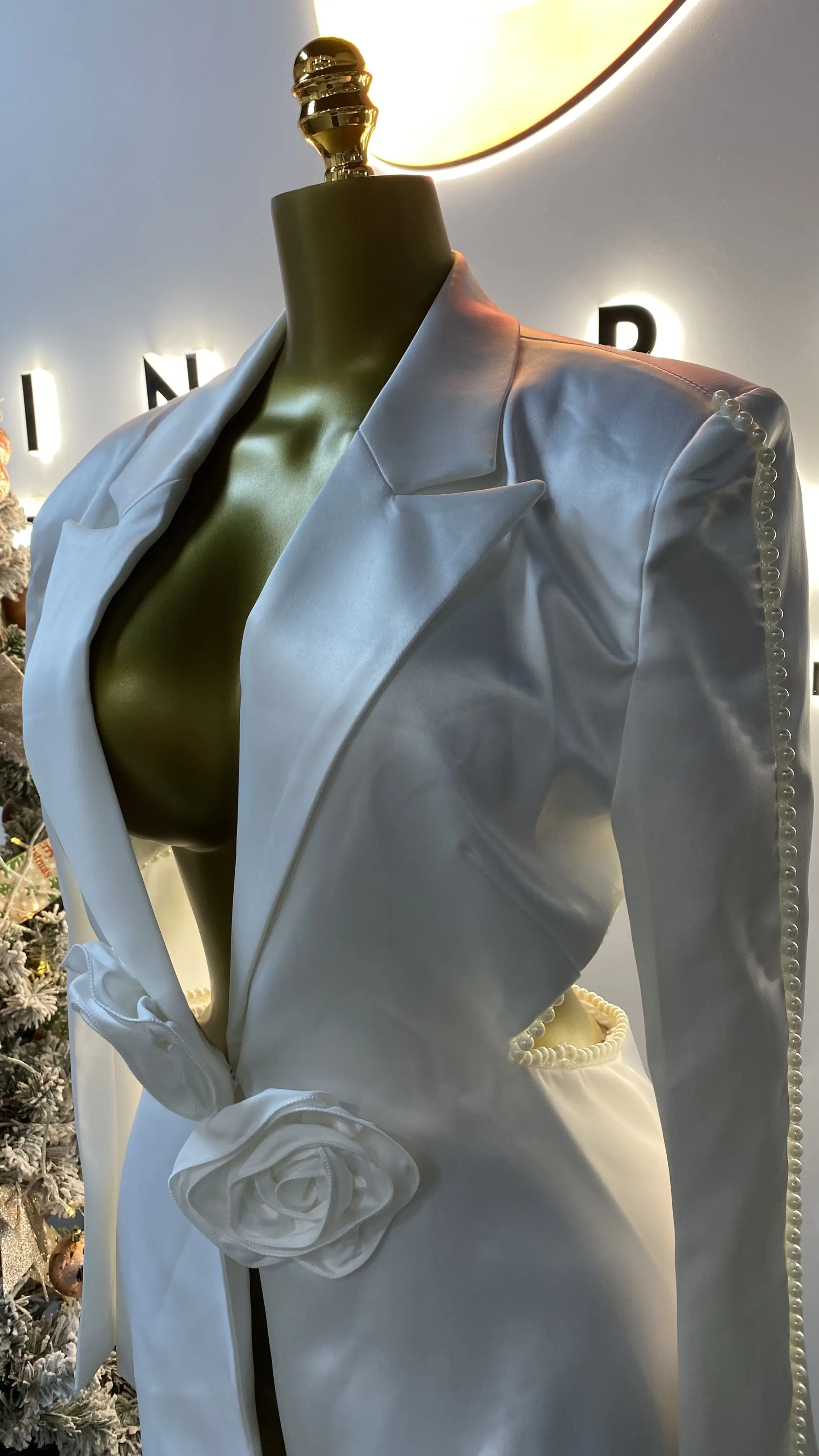 Nouveau costume pantalon deux pièces à fleurs ajourées pour femmes à la mode avec perles-GZXX151