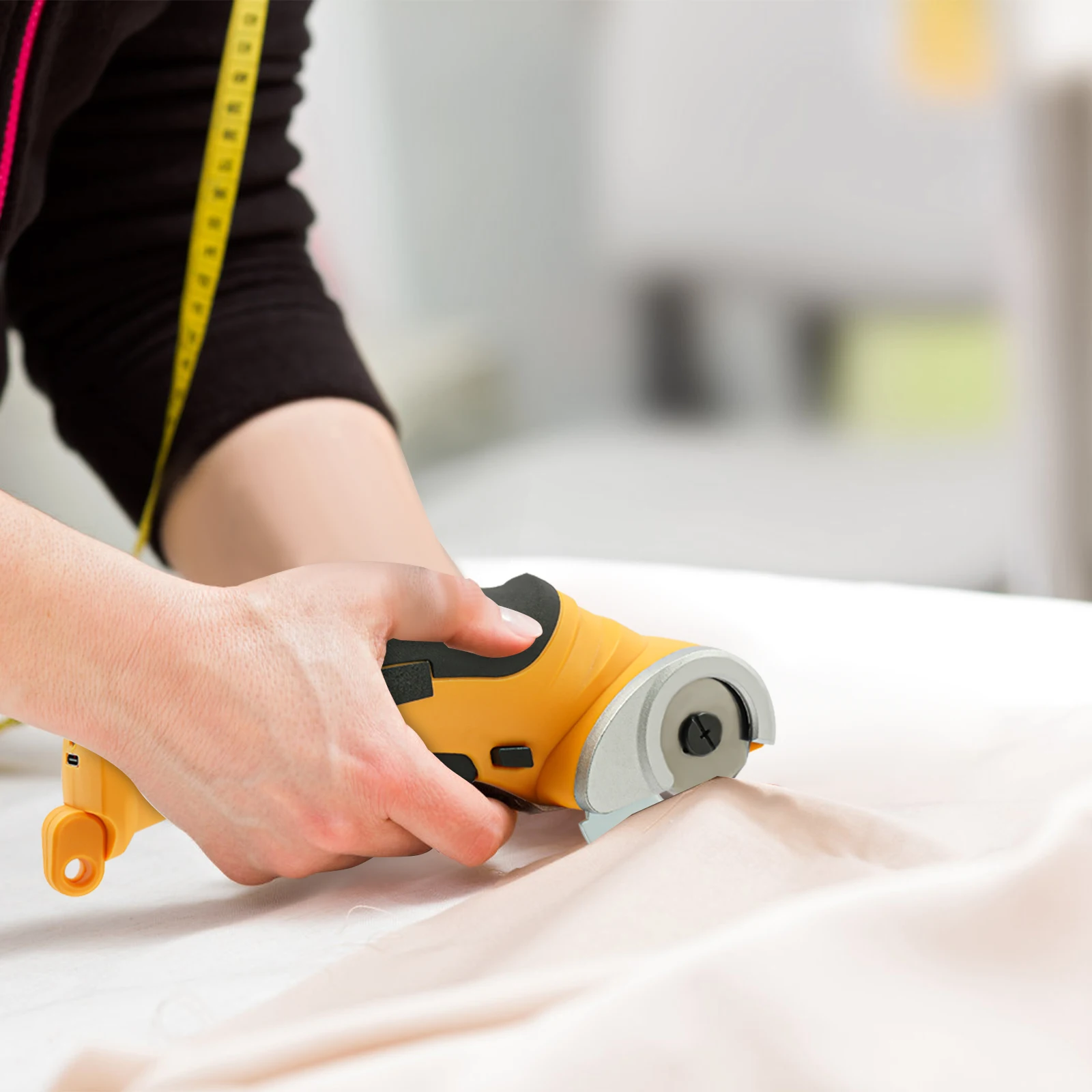 Tagliatrice elettrica per tessuti 2000mah 300r/Min Taglierina per cartone Forbici per tessuti portatili da 21 cm per tagliare tappeti di stoffa