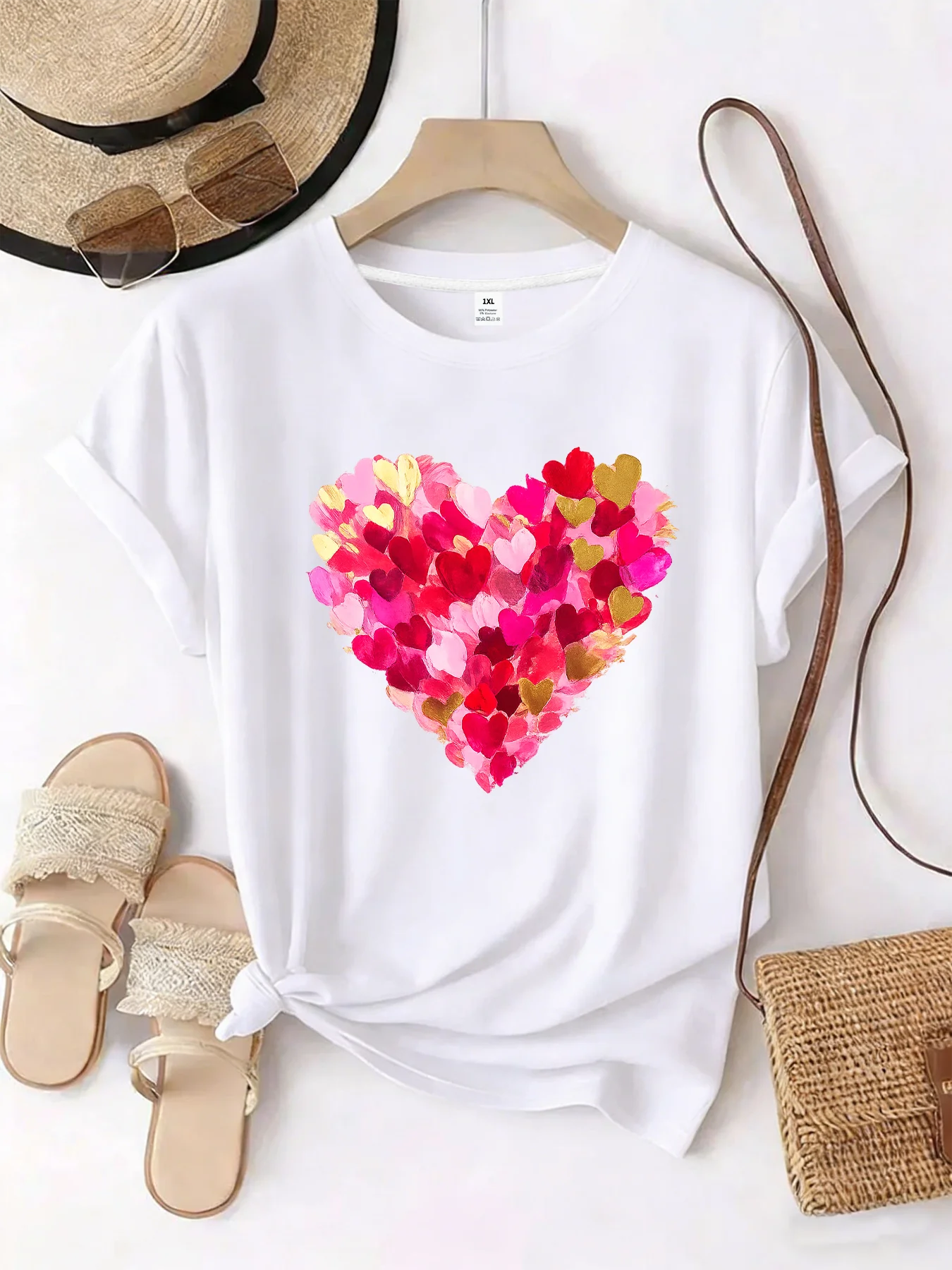 

【WZM101361】Женская футболка больших размеров с креативным принтом в виде сердечек, с круглым вырезом, летняя, повседневная, с короткими рукавами, в уличном стиле, универсальная.