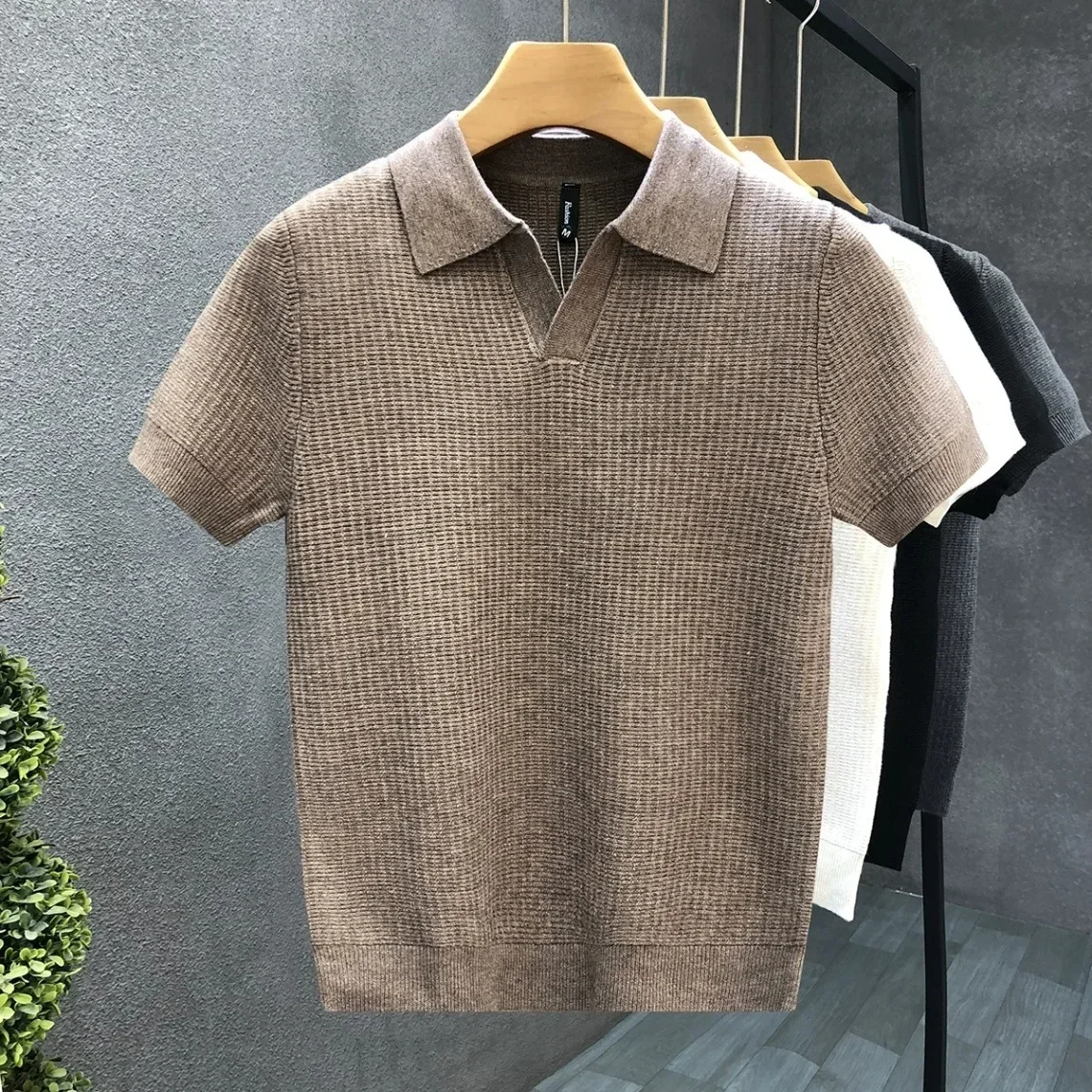 

V-neck Knitted Polo Shirt Men's Short Sleeved Spring 2025 New Base Shirt, High-end and Cool Men's Half Sleeved T-shirt