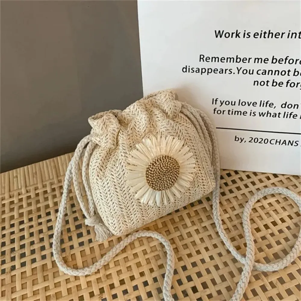 New Crossbody Small Bag Flower Grass Woven Bag Mesh Red Daisy Drawstring Bucket Bag Summer Hand Bags for Women Fashion Item