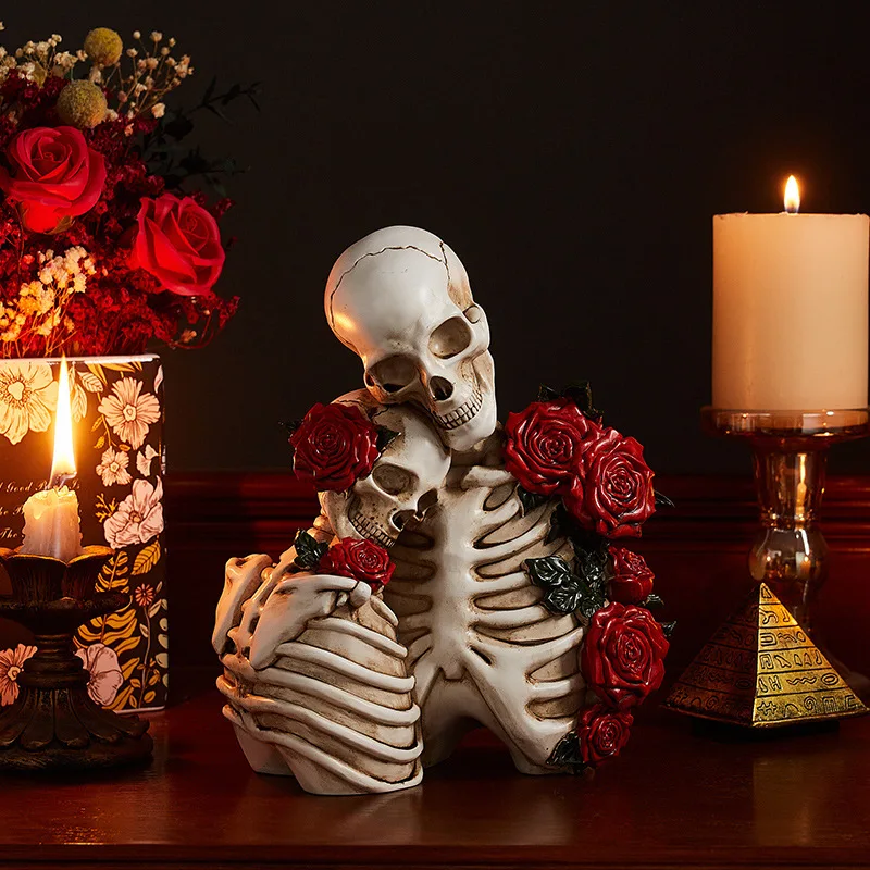 

Skeleton Couple Sculpture Halloween Vintage Resin Skull Statue Home Office Decor For Shelf Table Mantel Collectible Wedding Gift