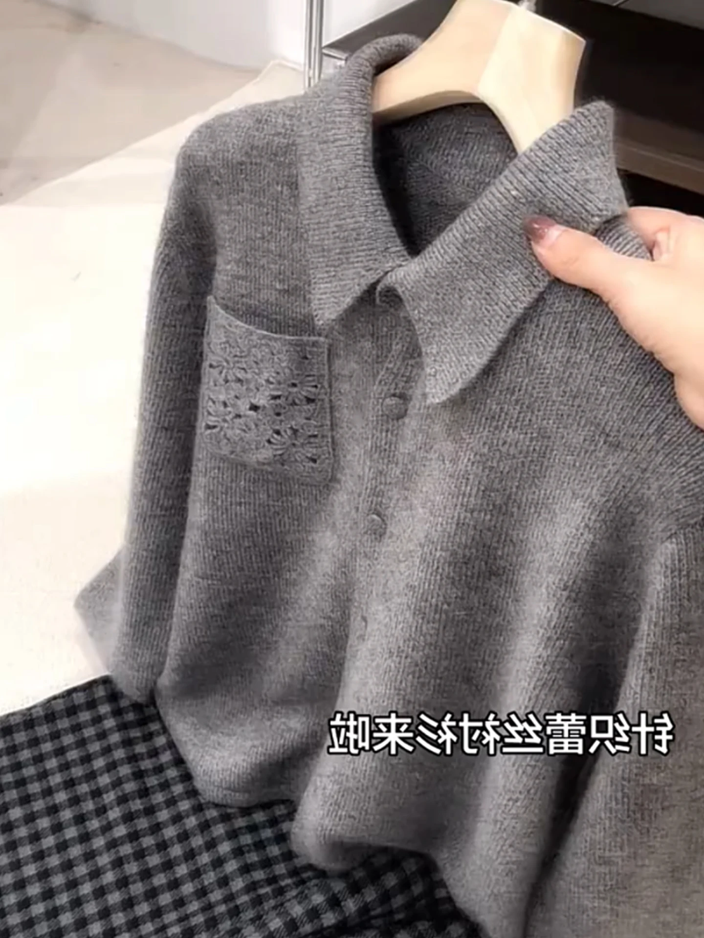 

Winter Faionable Ne Knitted Sweater Hollow out Long Sve Single Button Hook Design Big Size Women's Inner Wear Top