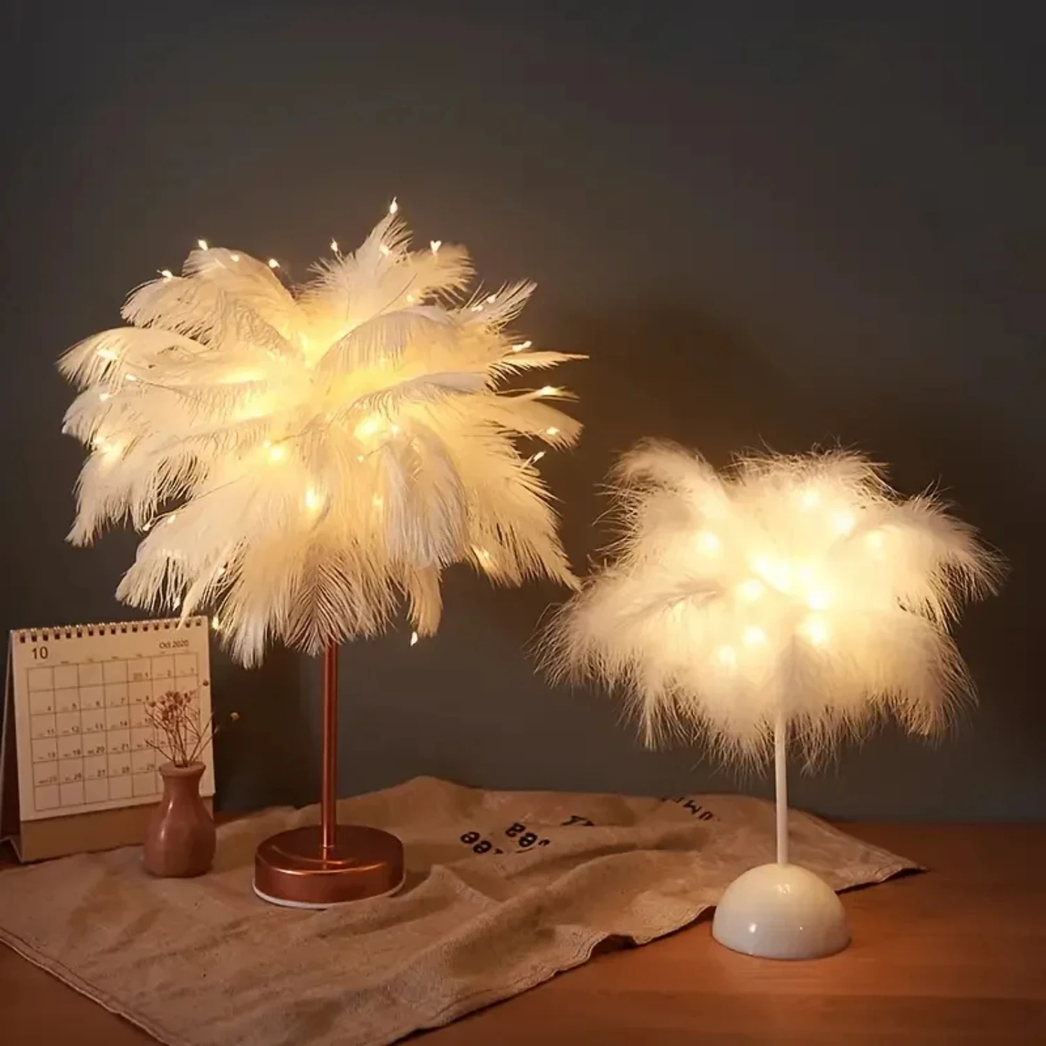 Lámpara de mesa de plumas decorativa para dormitorio LED - Luz nocturna de cumpleaños romántica