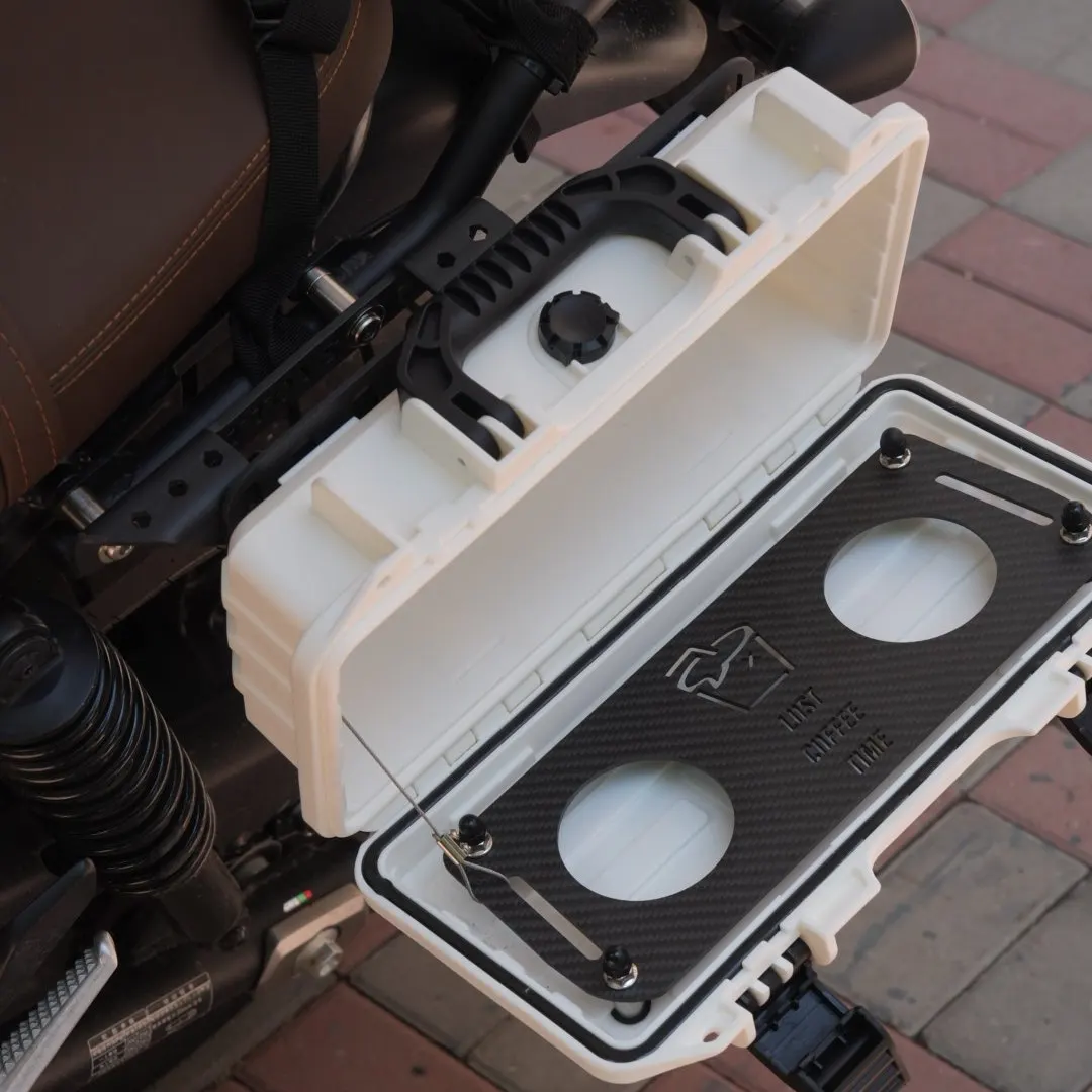 CL300 and CL500 special modified side cover brackets, combined panel mounting side cover toolboxes, spare oil cans, etc.