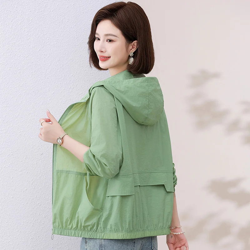 

Middle Aged Mom's Short Coat 2025 Summer Sunscreen Clothes for Women Loose Casual Korean Version Large Sunscreen Jacket Coat