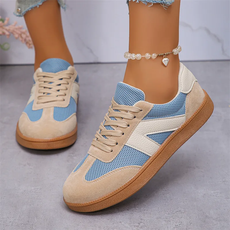 Fashion New Women's Sports Shoes Breathable Lace-Up Skateboard Shoes Woman Flat Shoes Comfortable Ladies Moral Training Shoes