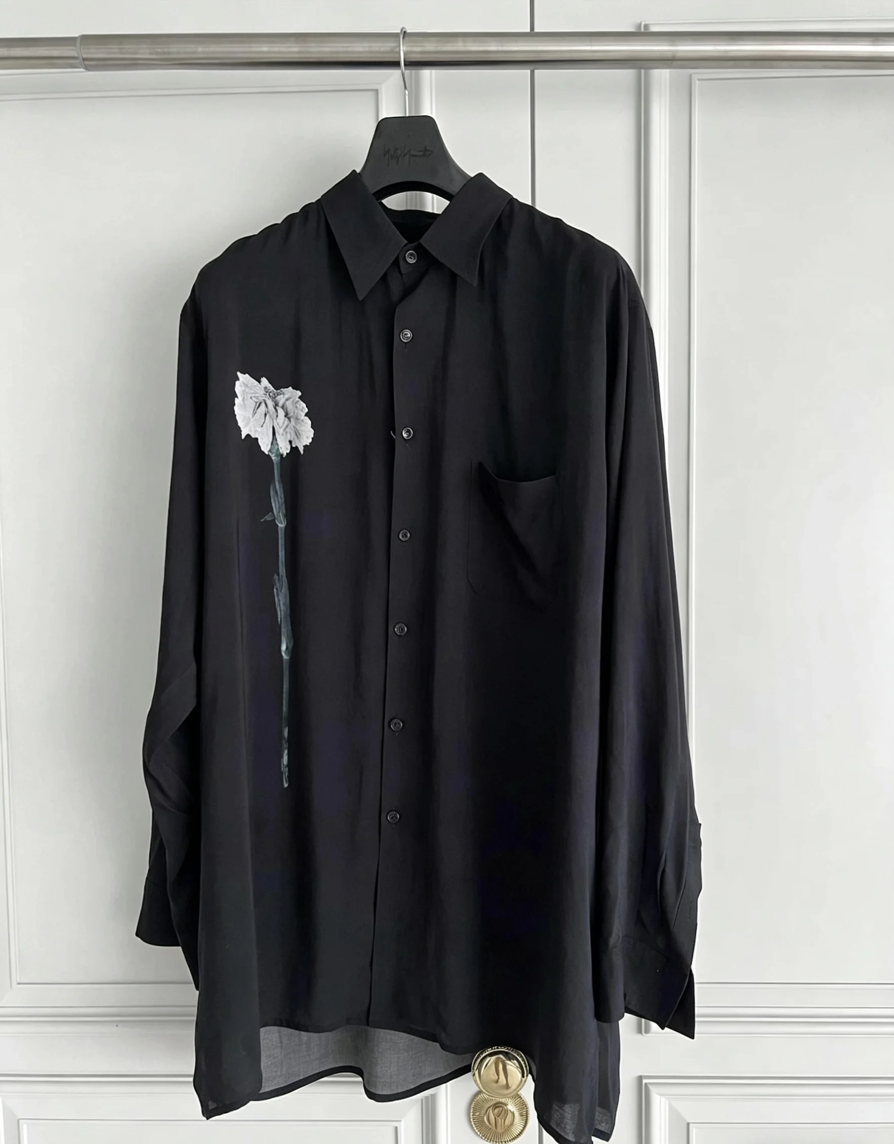 

TOP-YAMAMOTO Original Design: Dark style carnation long-sleeved shirt with floral print and loose fit
