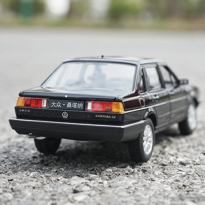 

Welly 1:24 Volkswagen Santana Alloy Classic Old Car Model Diecasts Retao Metal Vehicles Car Model High Simulation Kids Toys Gift