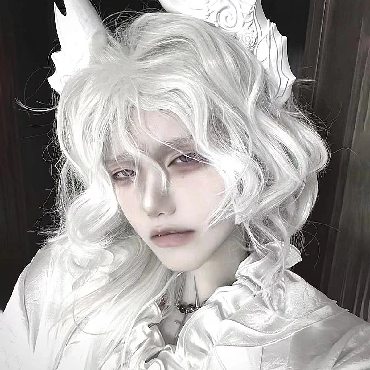 夢のような白いふわふわカール OC コスプレウィッグ |   ジェンダーニュートラル デビルエンジェルスタイル フルヘッドウィッグセット