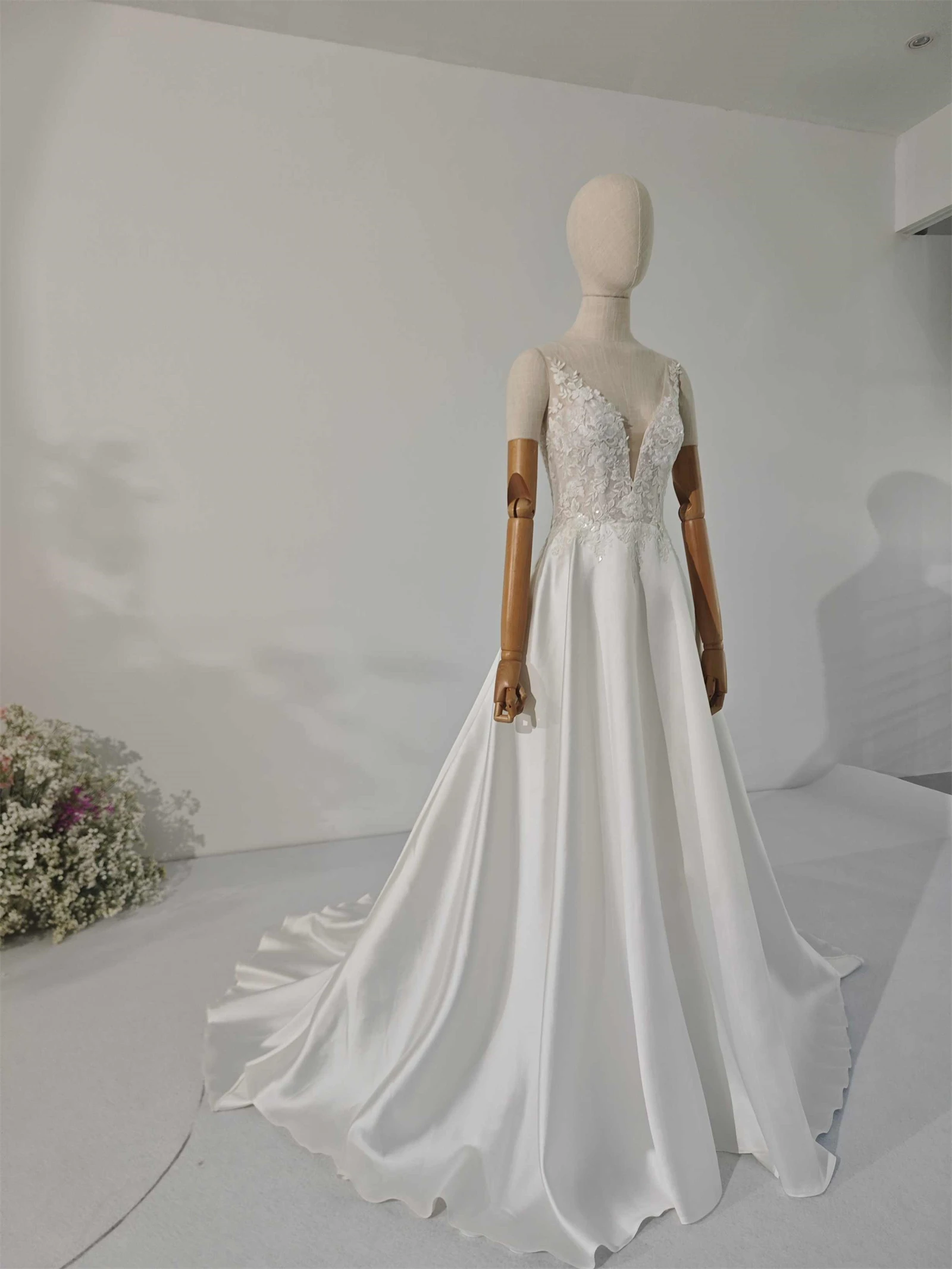 Deep V-Neck Sexy Wedding Dress Lace Bridal Gown Satin A-Line Small Train Wedding Dress For Women