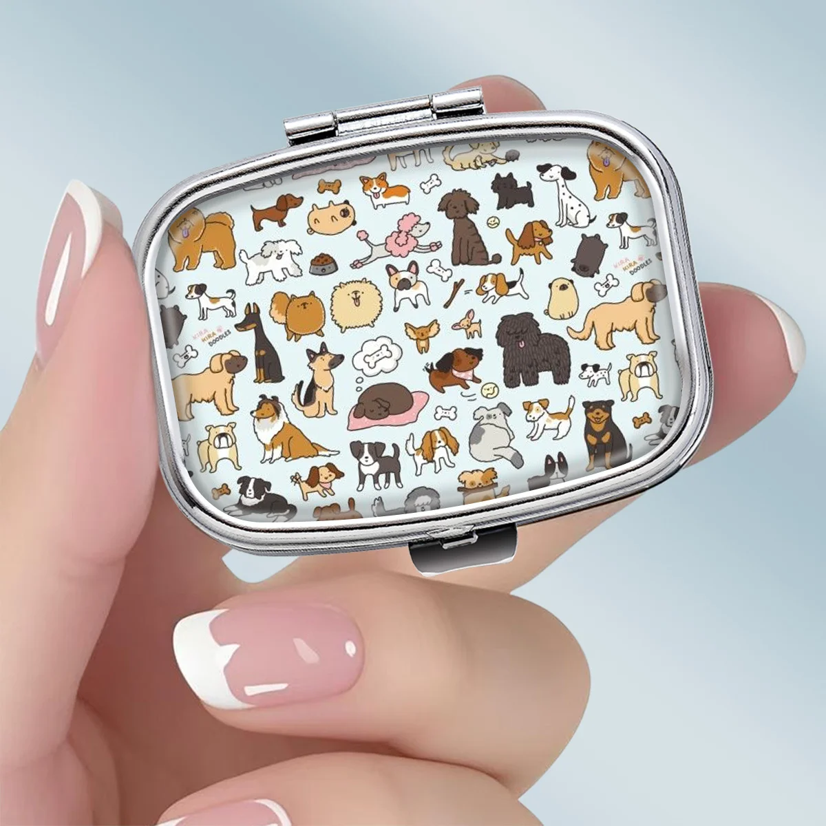 1PC A portable square metal pill box, featuring a healing-style design with cute dog prints all over, and a 2-compartment design, perfect for elegantly storing your medication or supplements. It is very suitable for sorting vitamins and storing small item