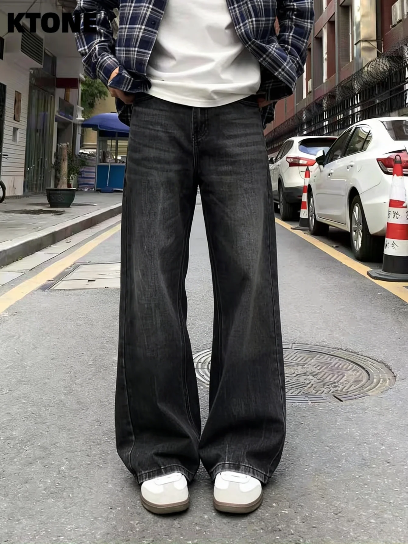 

Одежда в стиле Y2K: свободные черные мужские брюки, унисекс-джинсы, без аксессуаров и ремней.