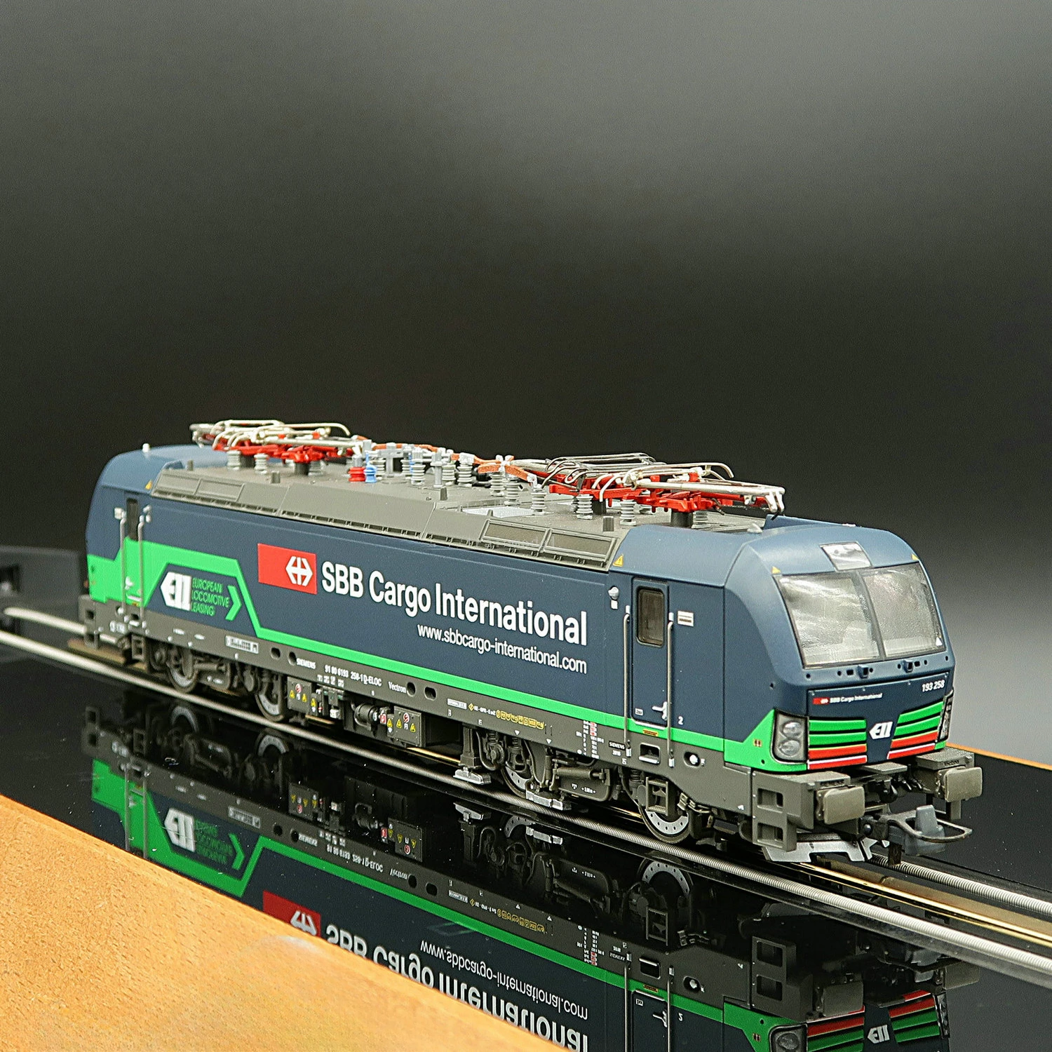 

1/87 Train Model ROCO HO Type 71955 BR193 Electric Locomotive Digital Sound Effect SBB Train Model Toy