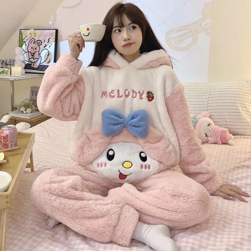 ชุดนอนกำมะหยี่ลายซินนามอโรล ซานริโอ้ สำหรับผู้หญิง ลายการ์ตูนเฮลโลคิตตี้ คุโรมิ แขนยาว อุ่นสบาย น่ารัก ชุดนอนเมโลดี้สำหรับสาวๆ
