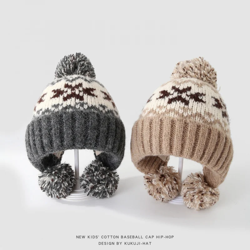 American Retro Atmosphere Christmas Knitted Hat for Children, Autumn and Winter Warm Knitted Hat with Ear Protection and Pom-Pom