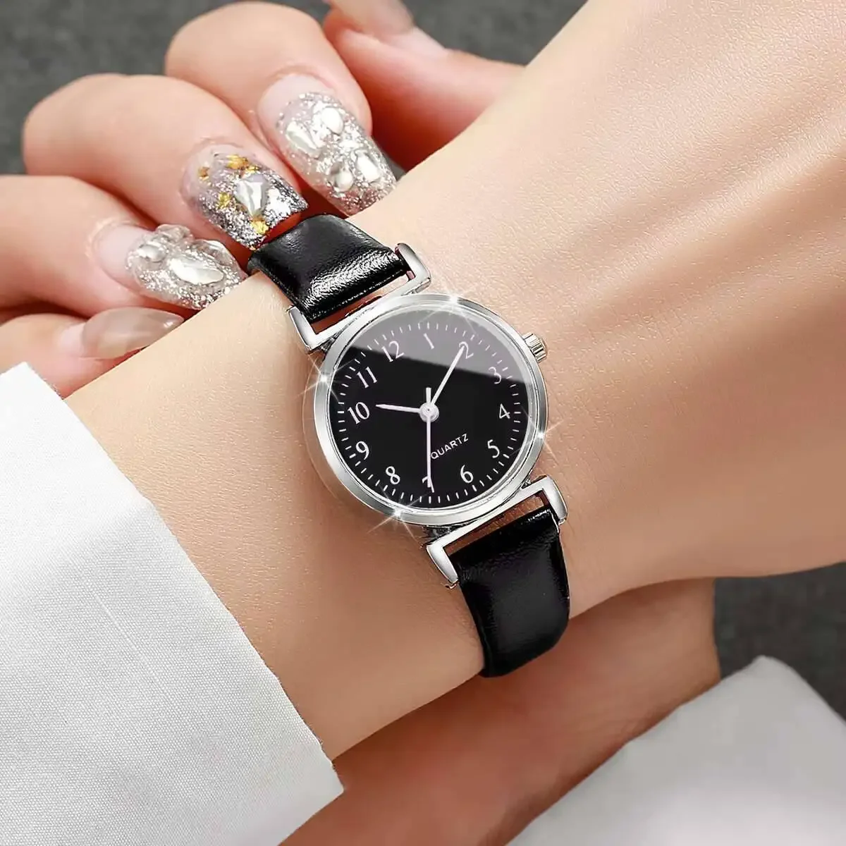 Fashion Women Watches Simple Small Dial Leather Strap Quartz Watch Ladies Clock Reloj Mujer（Without Box）