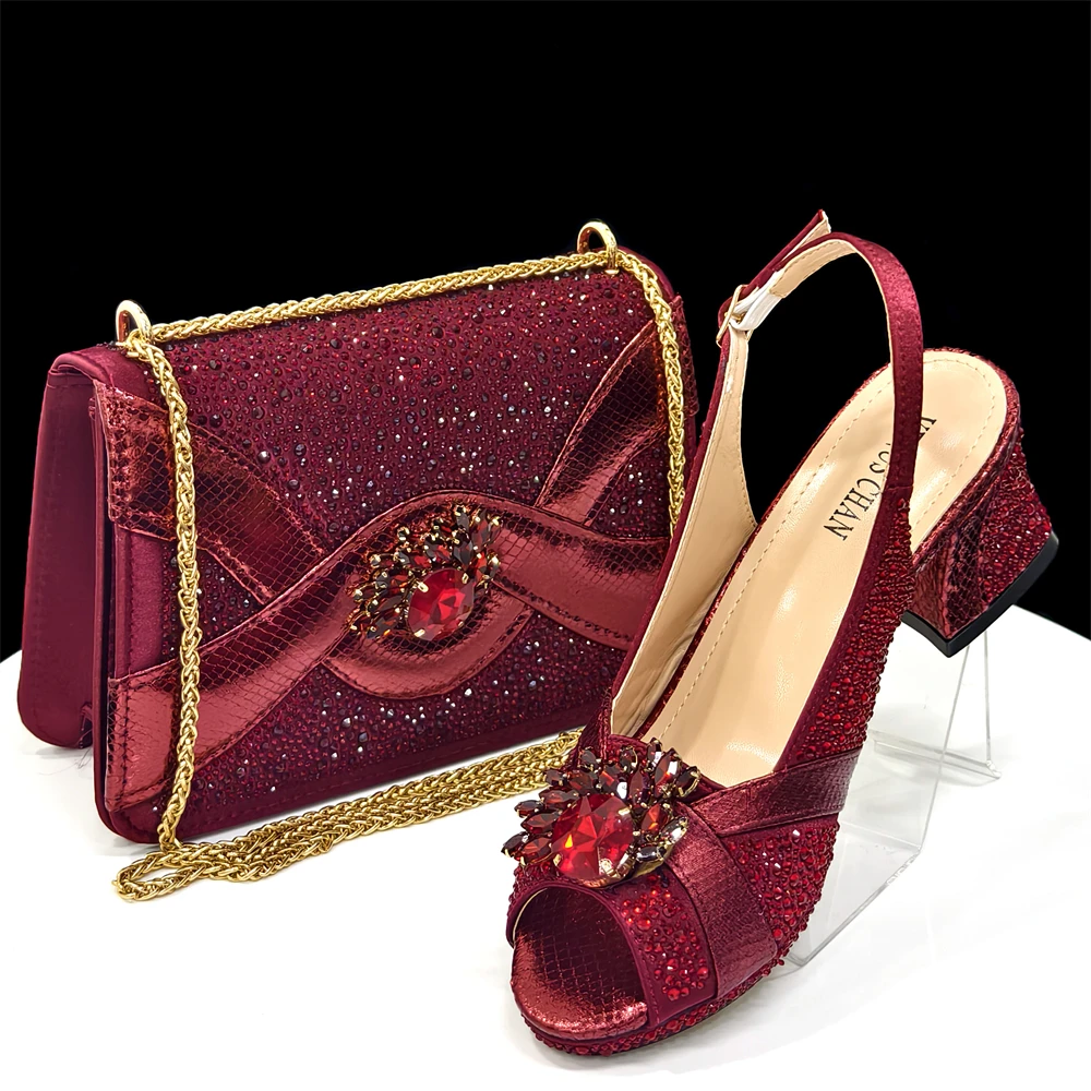 NONE Venus Chan Elegante 2025, goldene Peep-Toe-Absätze mit Diamantakzenten – italienische passende Pumps und Taschenset für Partys 6