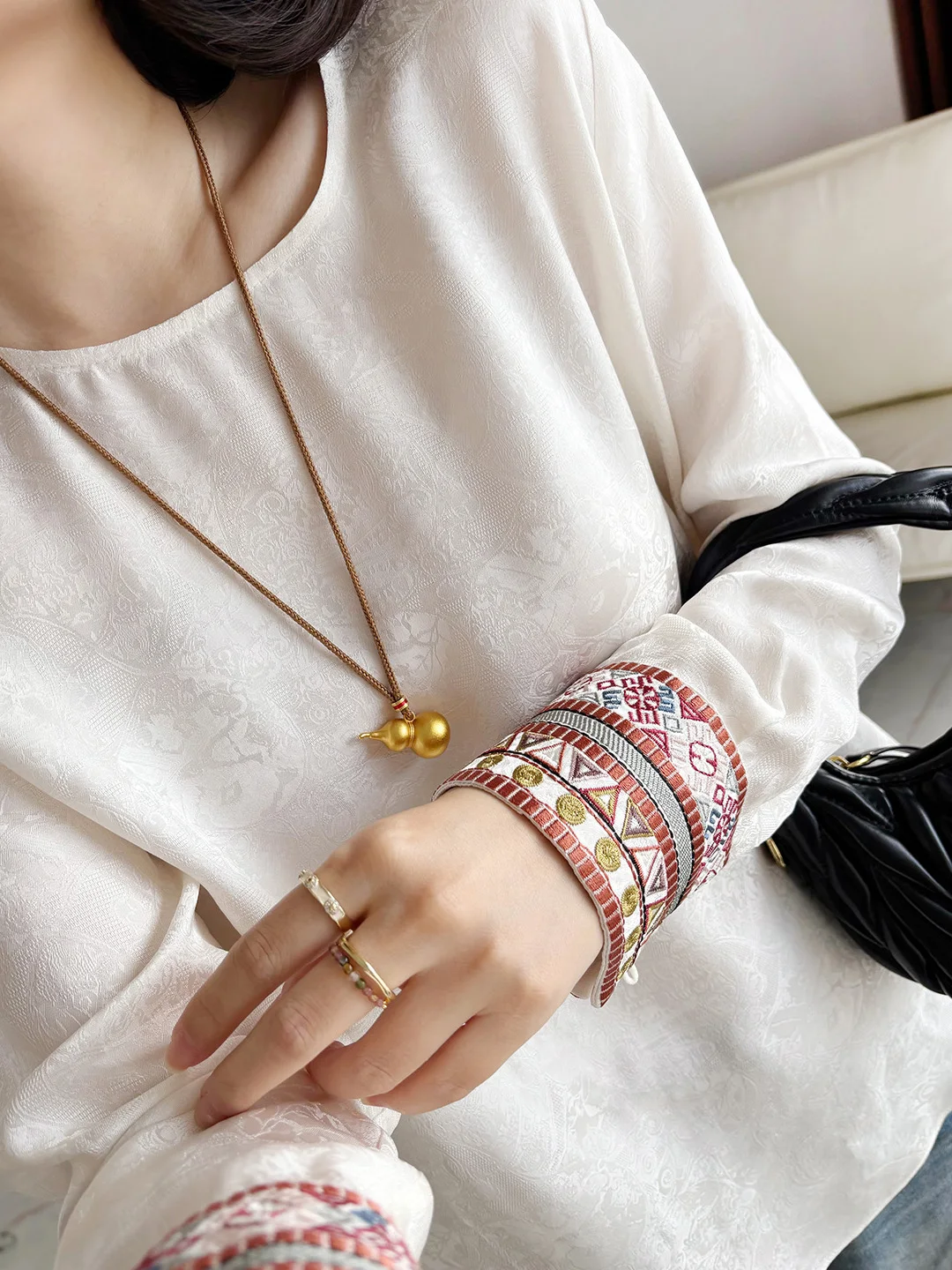 

Универсальная женская футболка с круглым вырезом и вышивкой, в стиле ретро, с длинными рукавами, в китайском стиле, с цветными манжетами, повседневный топ