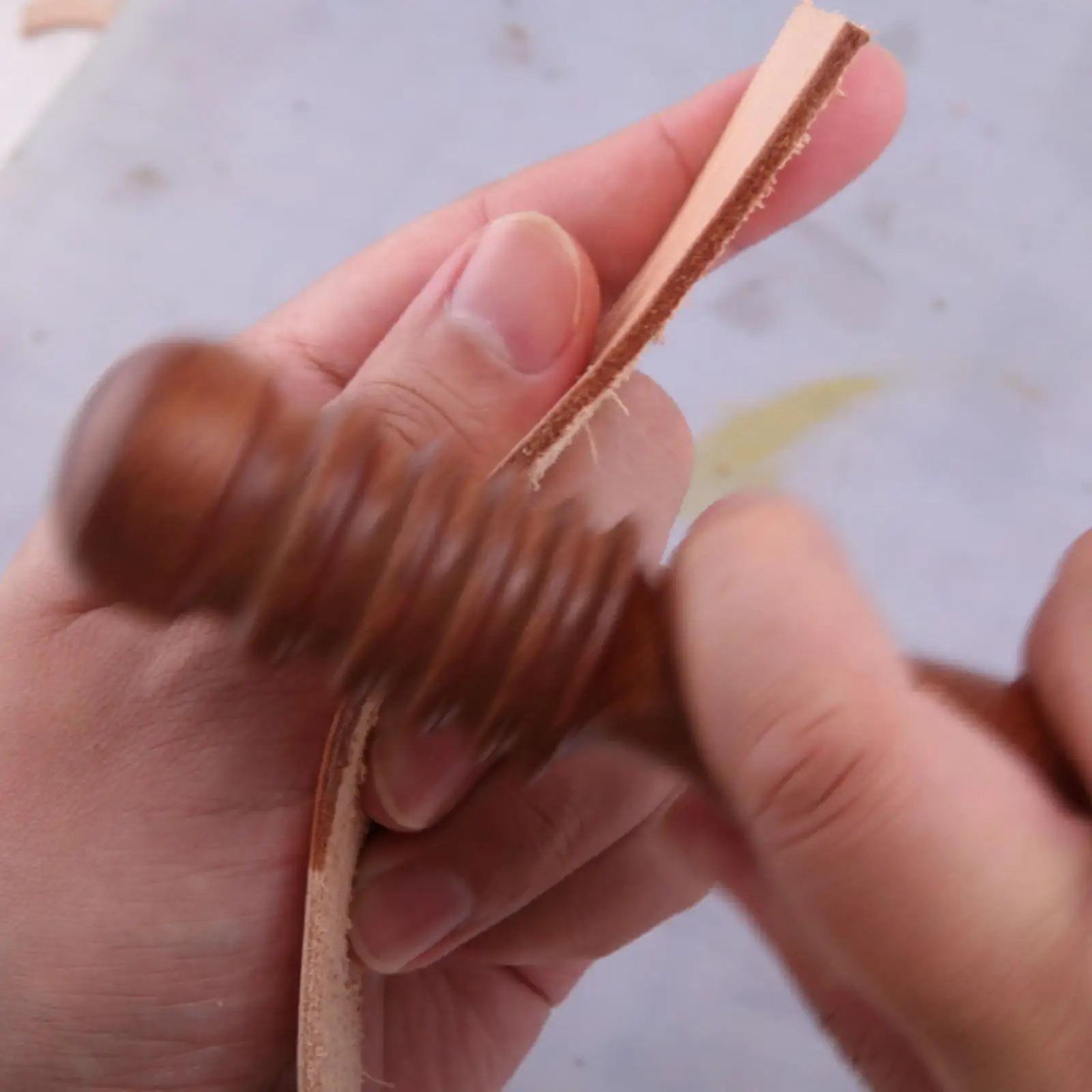 Leathercraft Polishing Abrasive Bar African Rosewood Burnisher Wooden Slicker with Ringed Handle for Edge Smoothing DIY Projects
