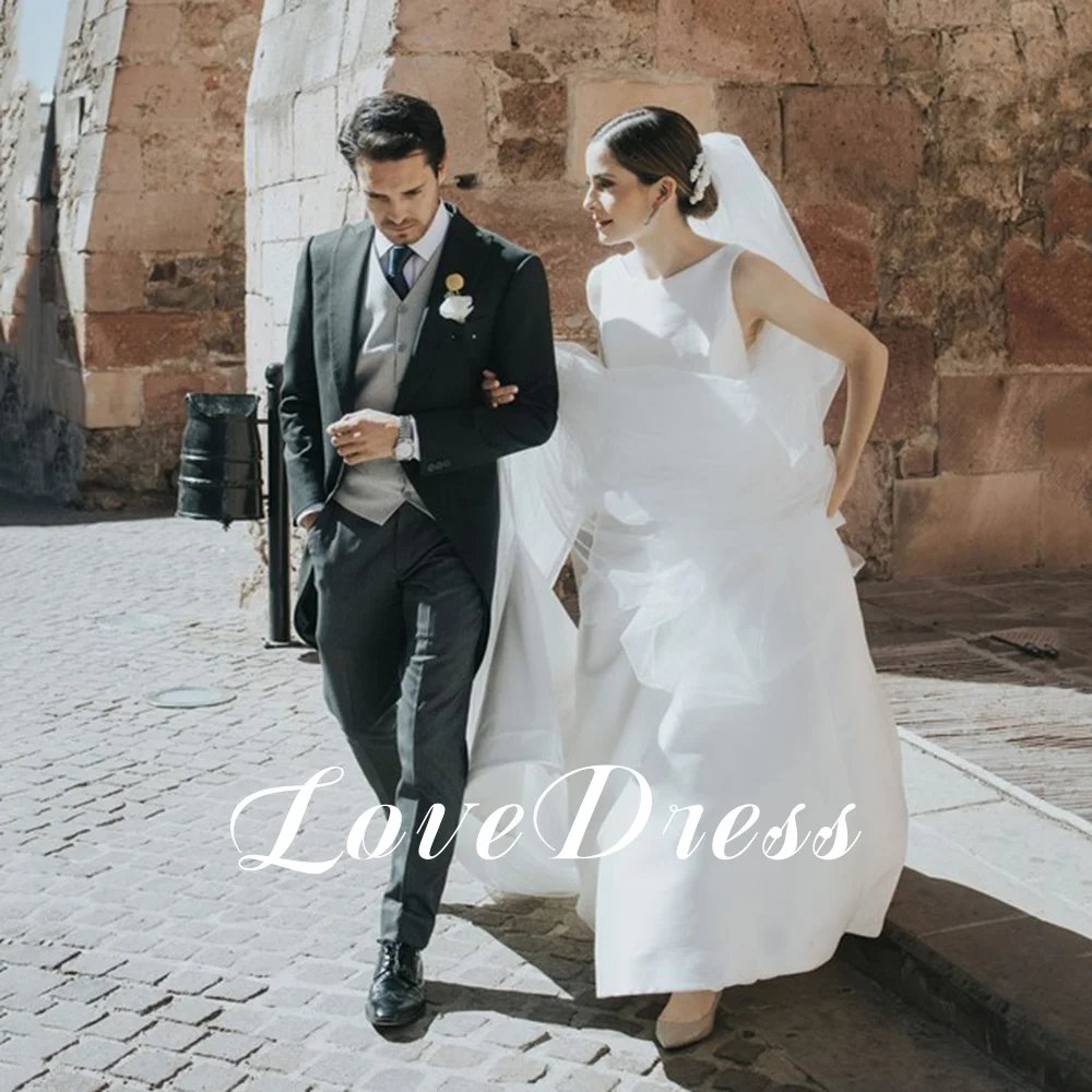 Lovedress ชุดเดรสแต่งงานแขนกุดสไตล์โบฮีเมียนคอกลมมีกระเป๋าชุดเจ้าสาวผ้าซาตินแบบเรียบง่ายทรงเอไลน์ชุดกระโปรงยาวเปิดหลัง