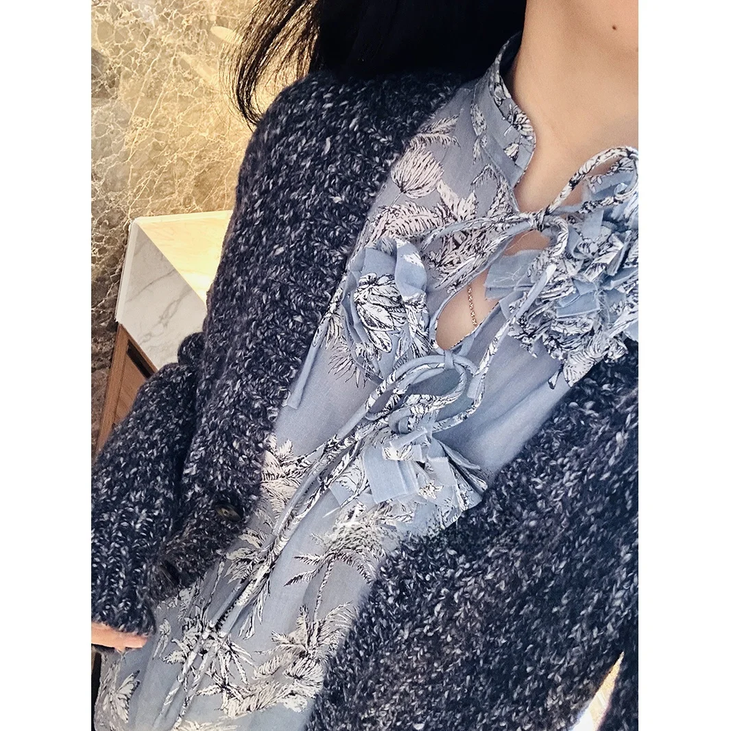 

Premium Woolen Knitted ort Cardigan Fem V-ne Button Design Regular Sve Length Floral Pattern Simple Sli Sle
