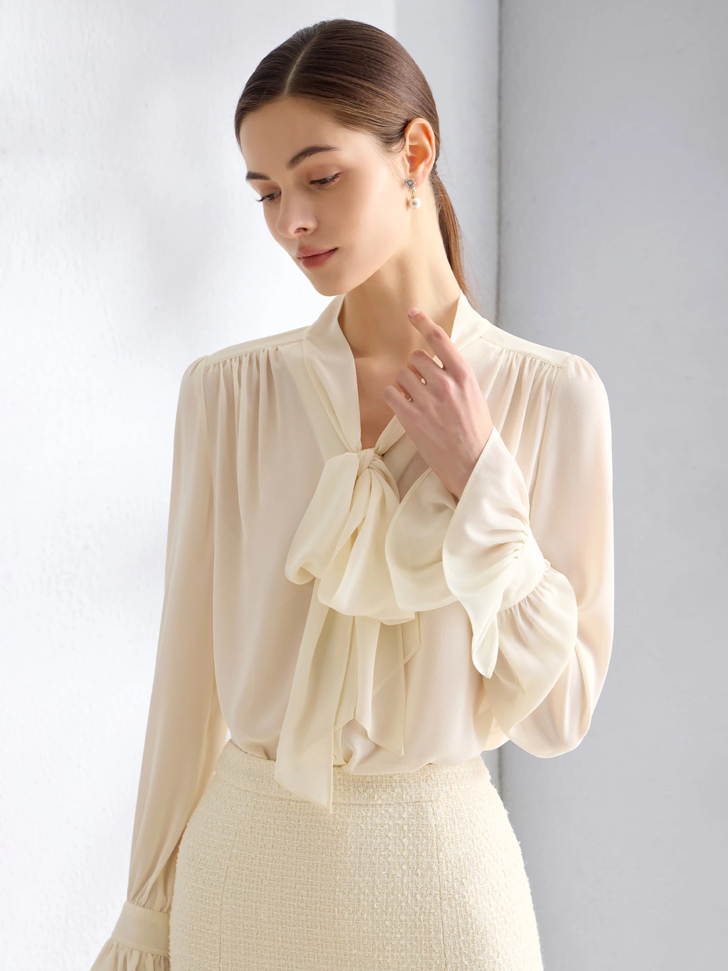 

Elegant Long Sleeve Chiffon Gored Sleeve Shirt Women's High-End Fashion Spring 2026 Knot Sash Loose Fit French Style