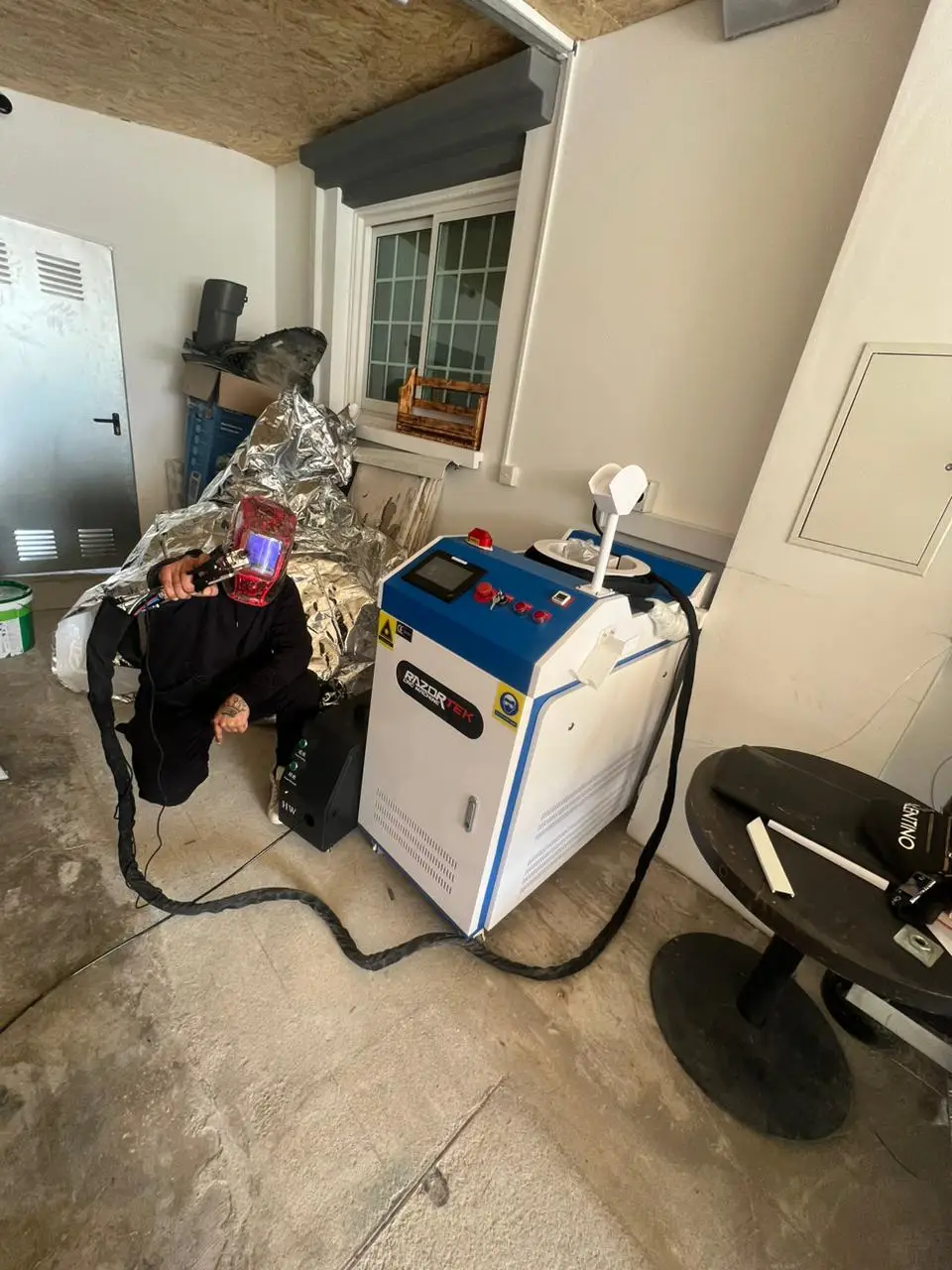 Razortek CNC Suplaser 2000w Laser Cleaning Machine RAYCUS Laser Source for laser cleaner Removal Metal for sale